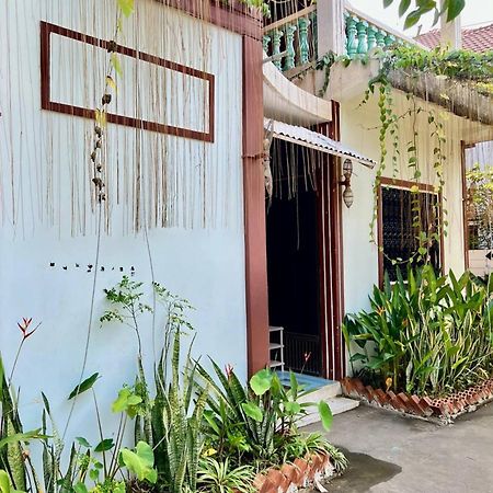 Lotus Blanc Homestay 马德望 外观 照片